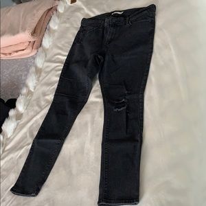 Black Levi’s skinny jeans